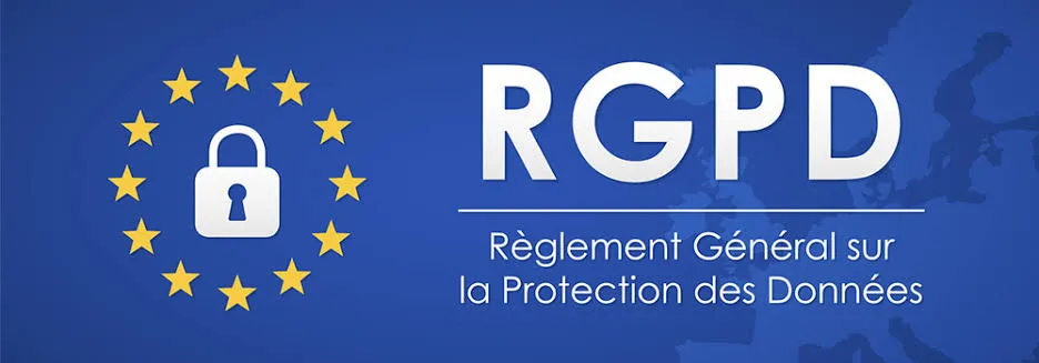 Deux collaborateurs échangent des documents lors d'une revue de conformité RGPD intelligence artificielle